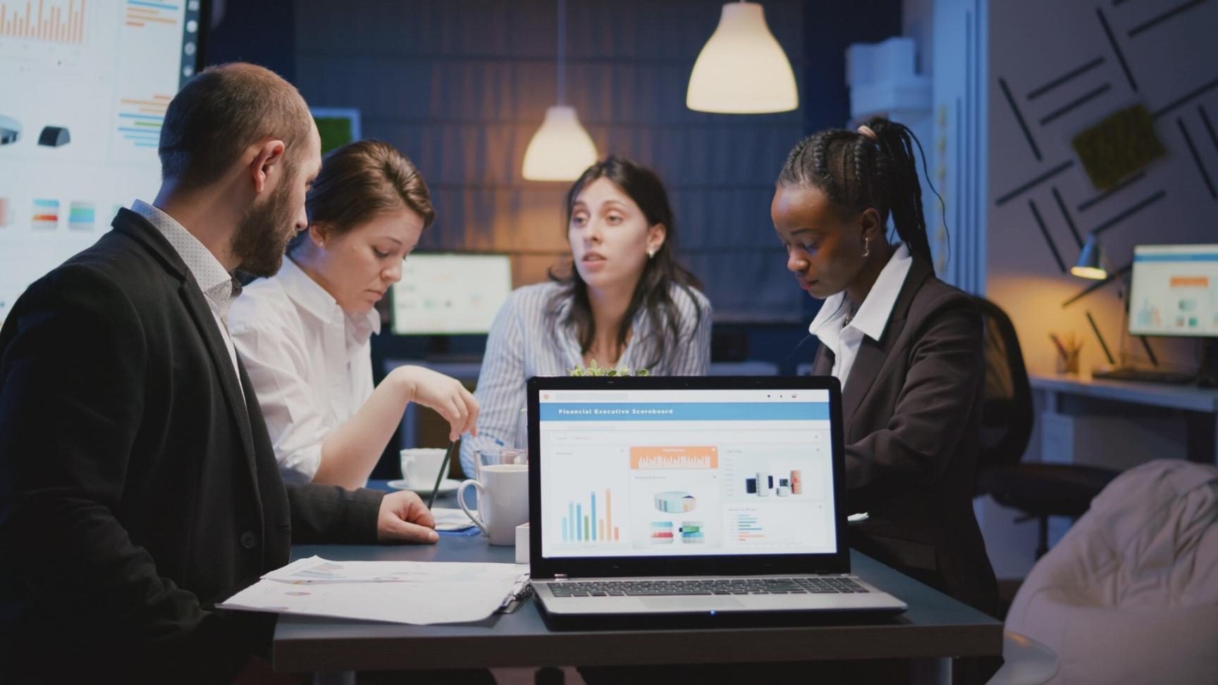 Espacio de formación moderno con tecnología financiera